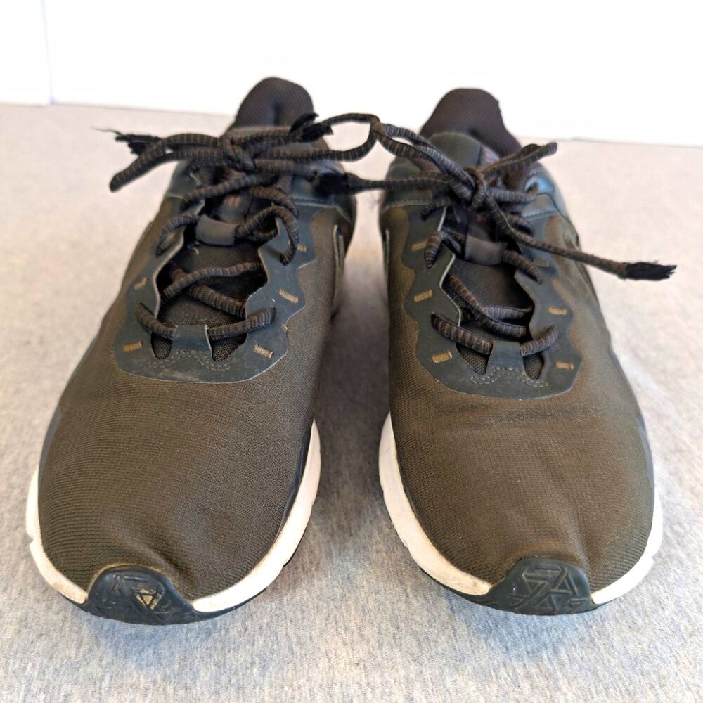 Nike Men's Legend Essential 2 Cargo Khaki Low Top Sneakers CQ9356-330 Size 8.5